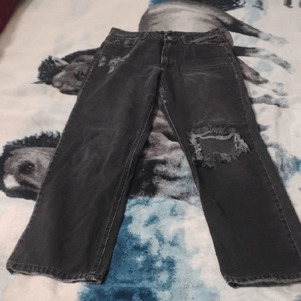 Just Black Men's Relaxed Distressed Gray Jeans
